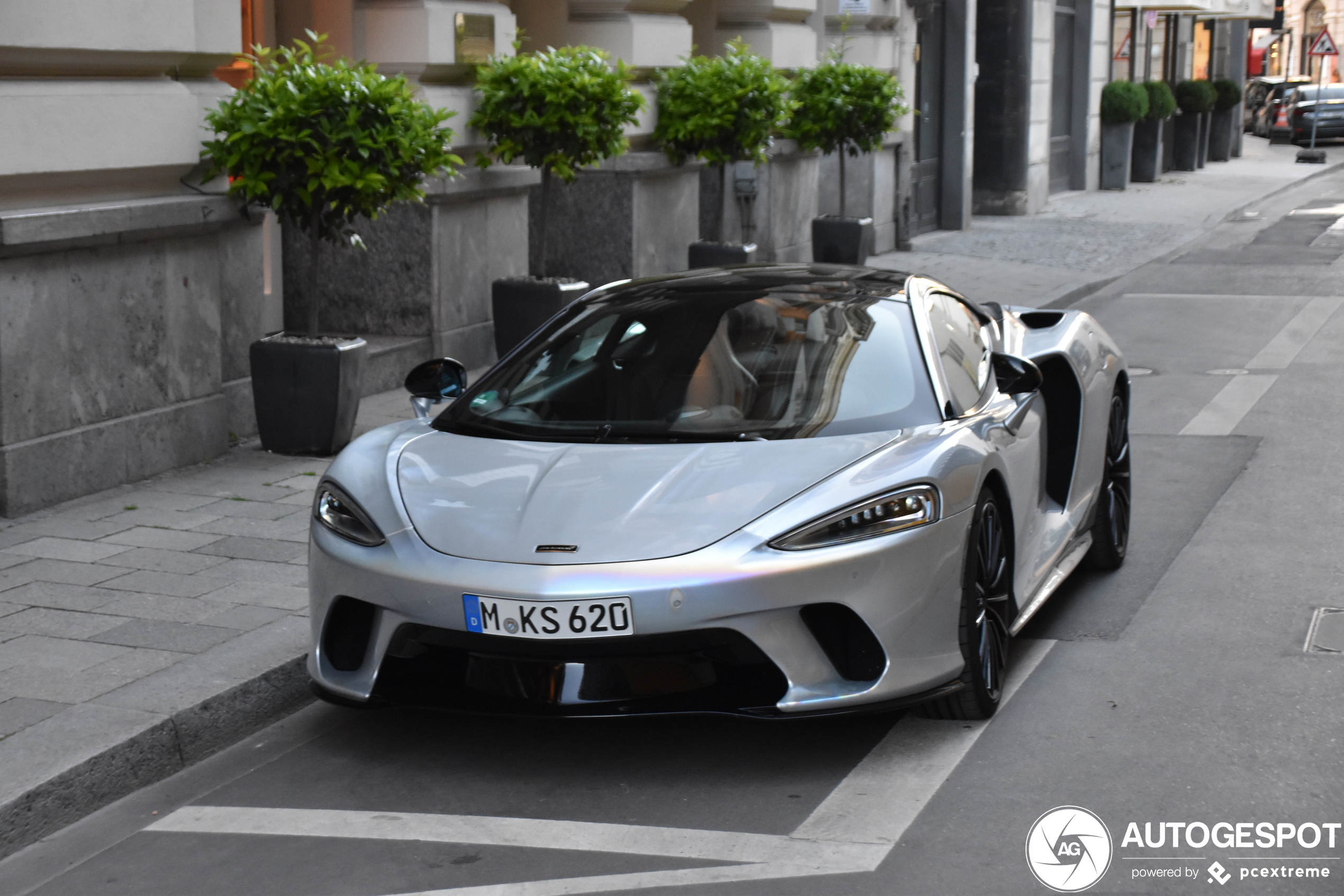 McLaren GT