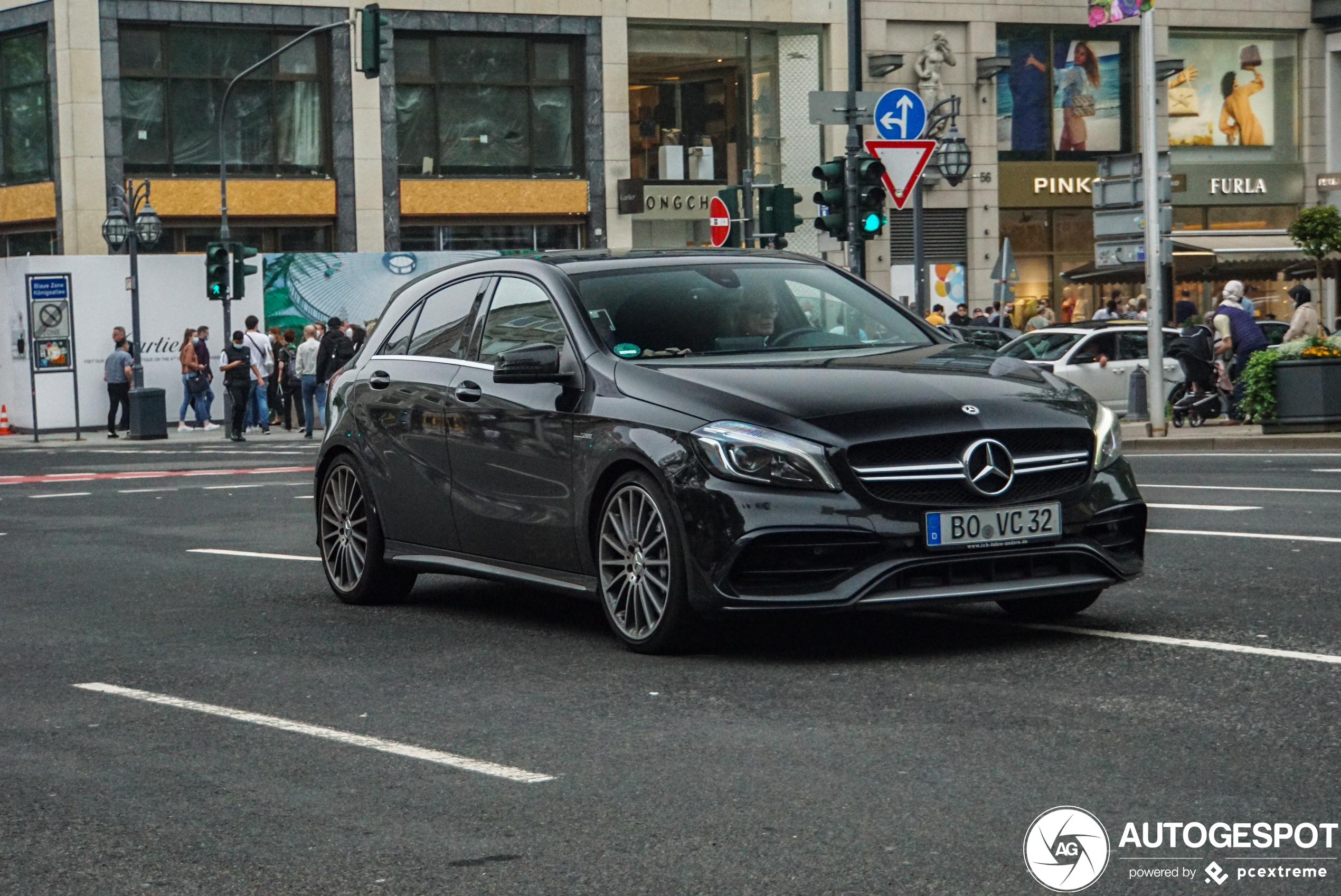 Mercedes-AMG A 45 W176 2015