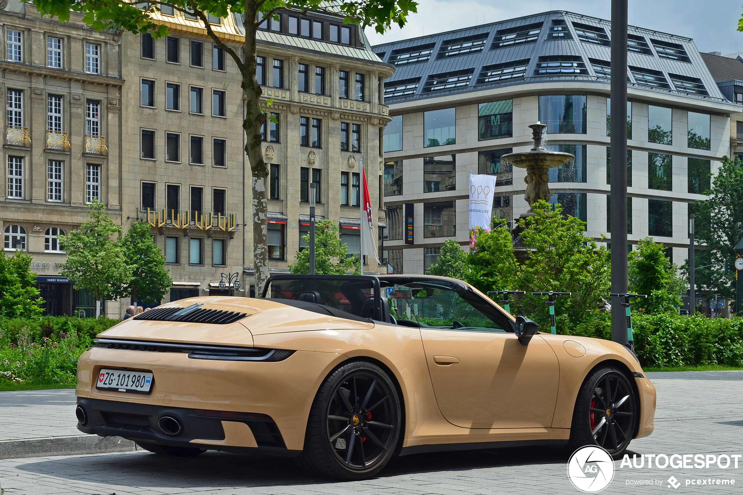 Porsche 992 Carrera 4S Cabriolet