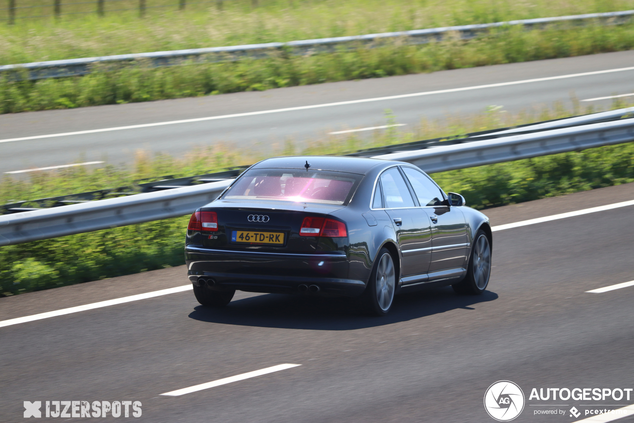 Audi S8 D3