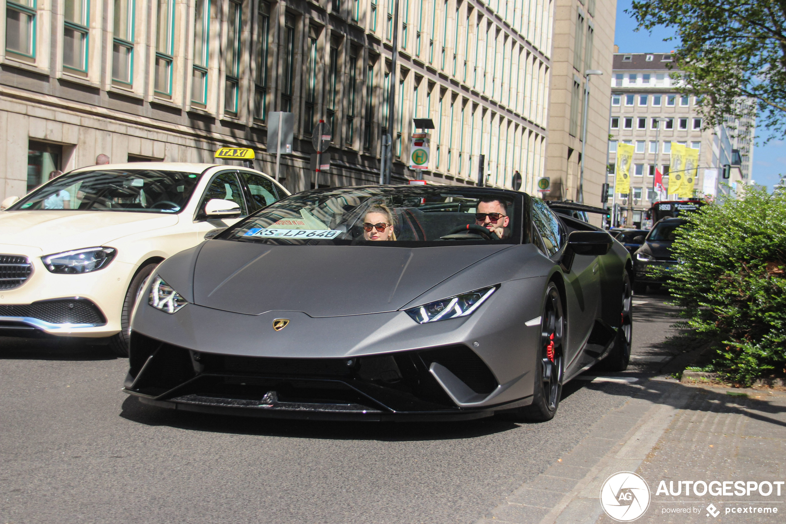 Lamborghini Huracán LP640-4 Performante Spyder