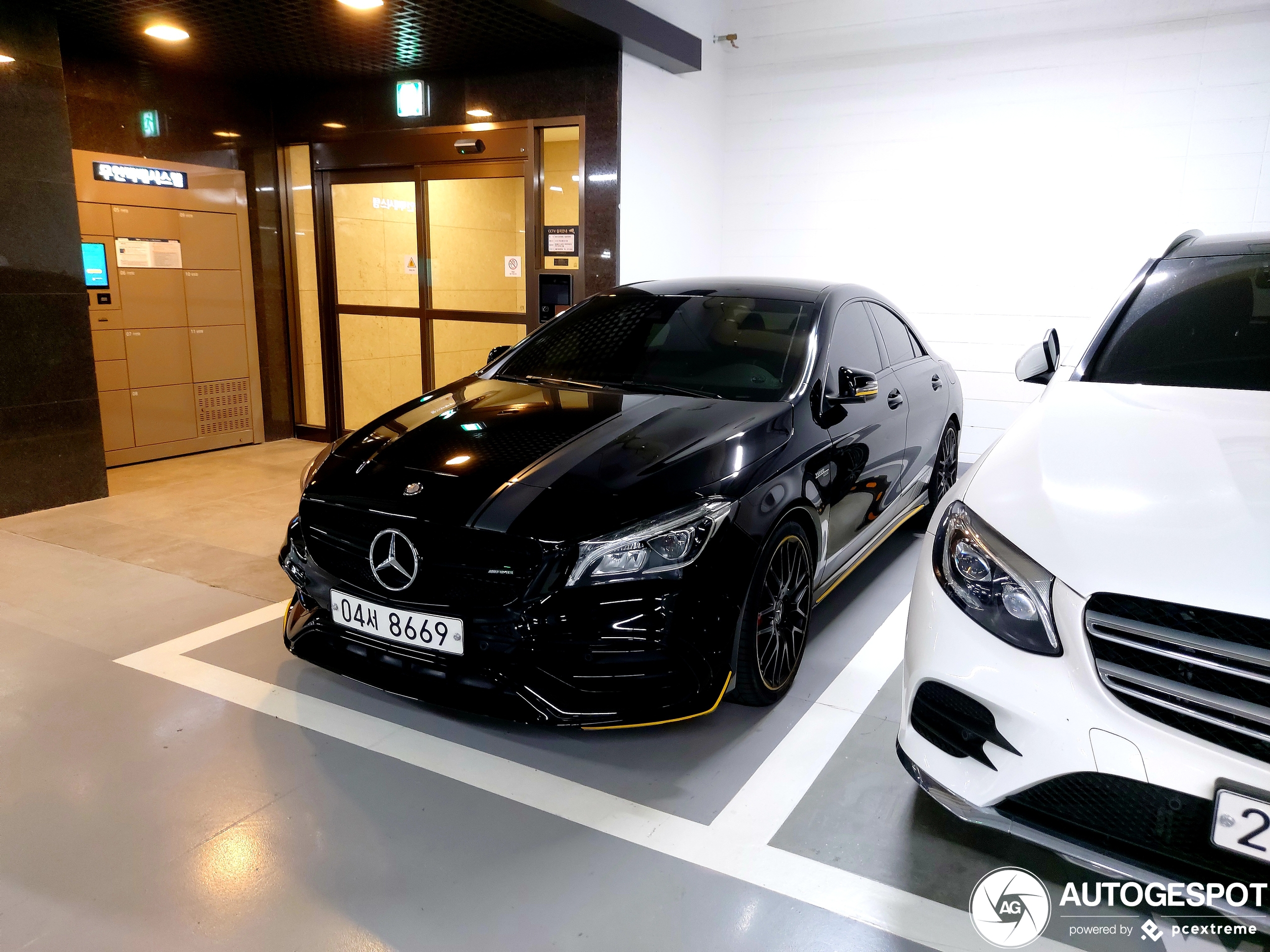 Mercedes-AMG CLA 45 C117 Yellow Night Edition