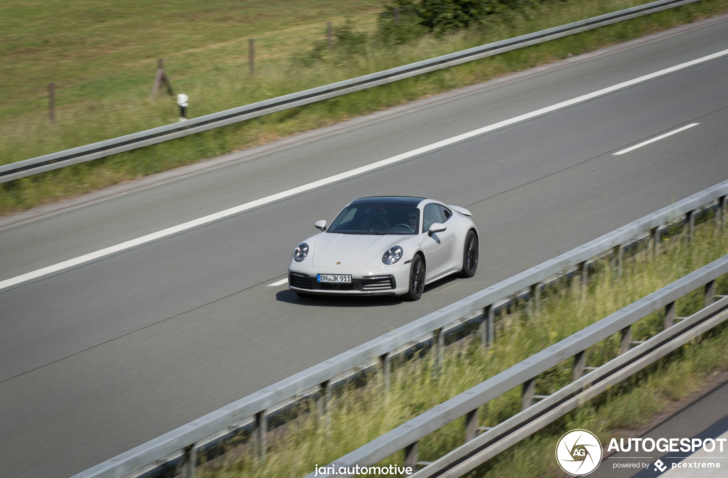 Porsche 992 Carrera 4S