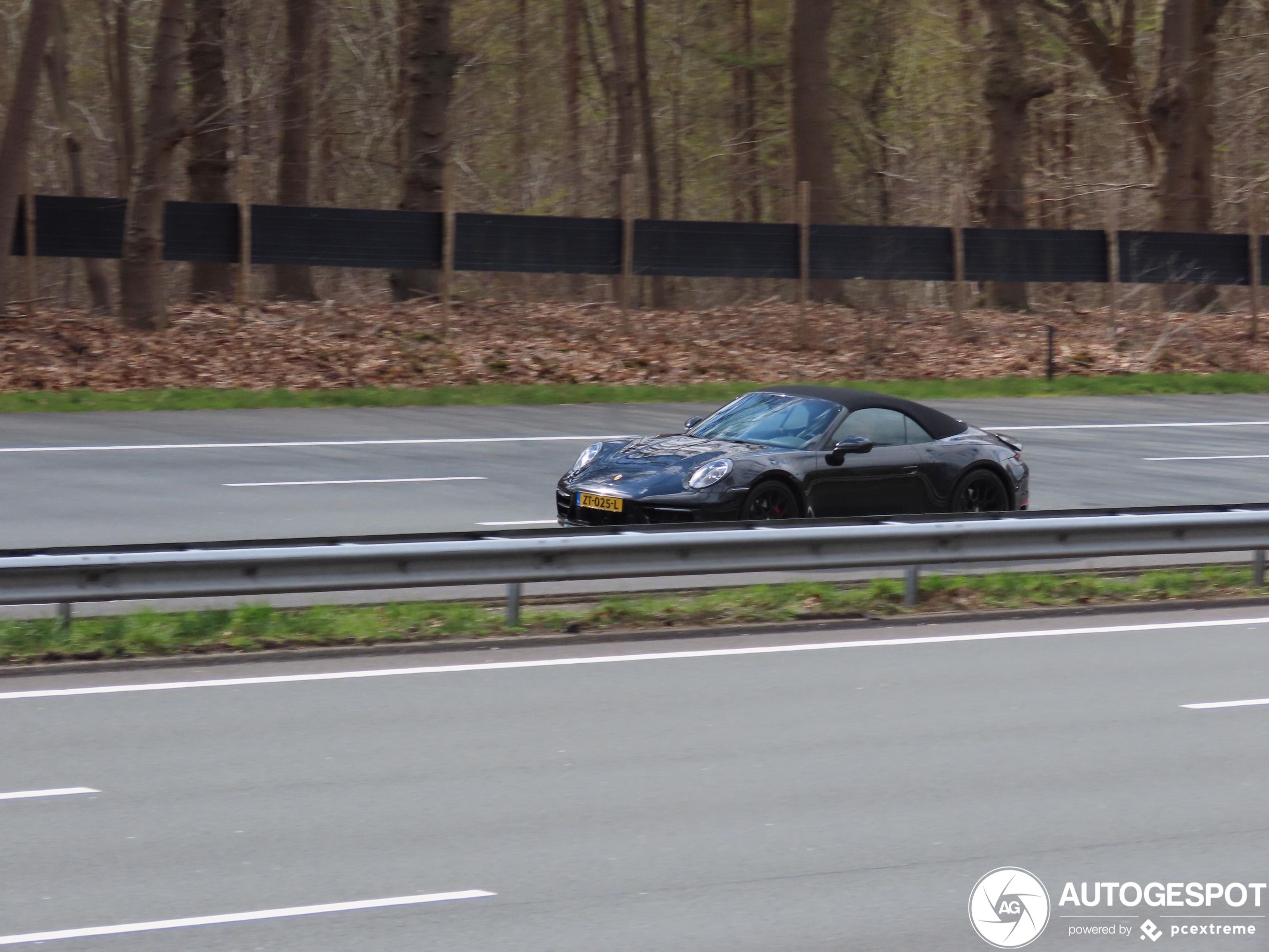 Porsche 992 Carrera 4S Cabriolet