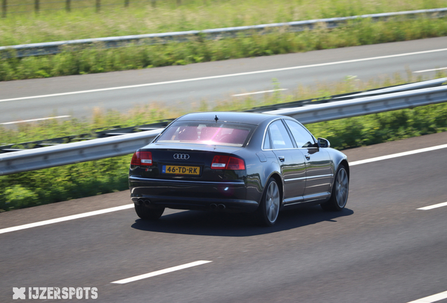 Audi S8 D3