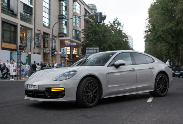 Porsche 971 Panamera Turbo