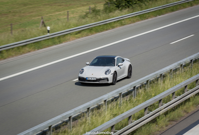 Porsche 992 Carrera 4S