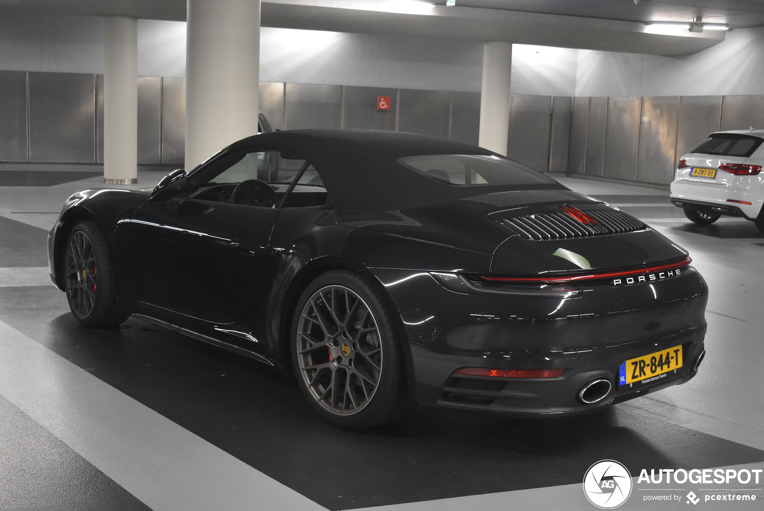 Porsche 992 Carrera 4S Cabriolet