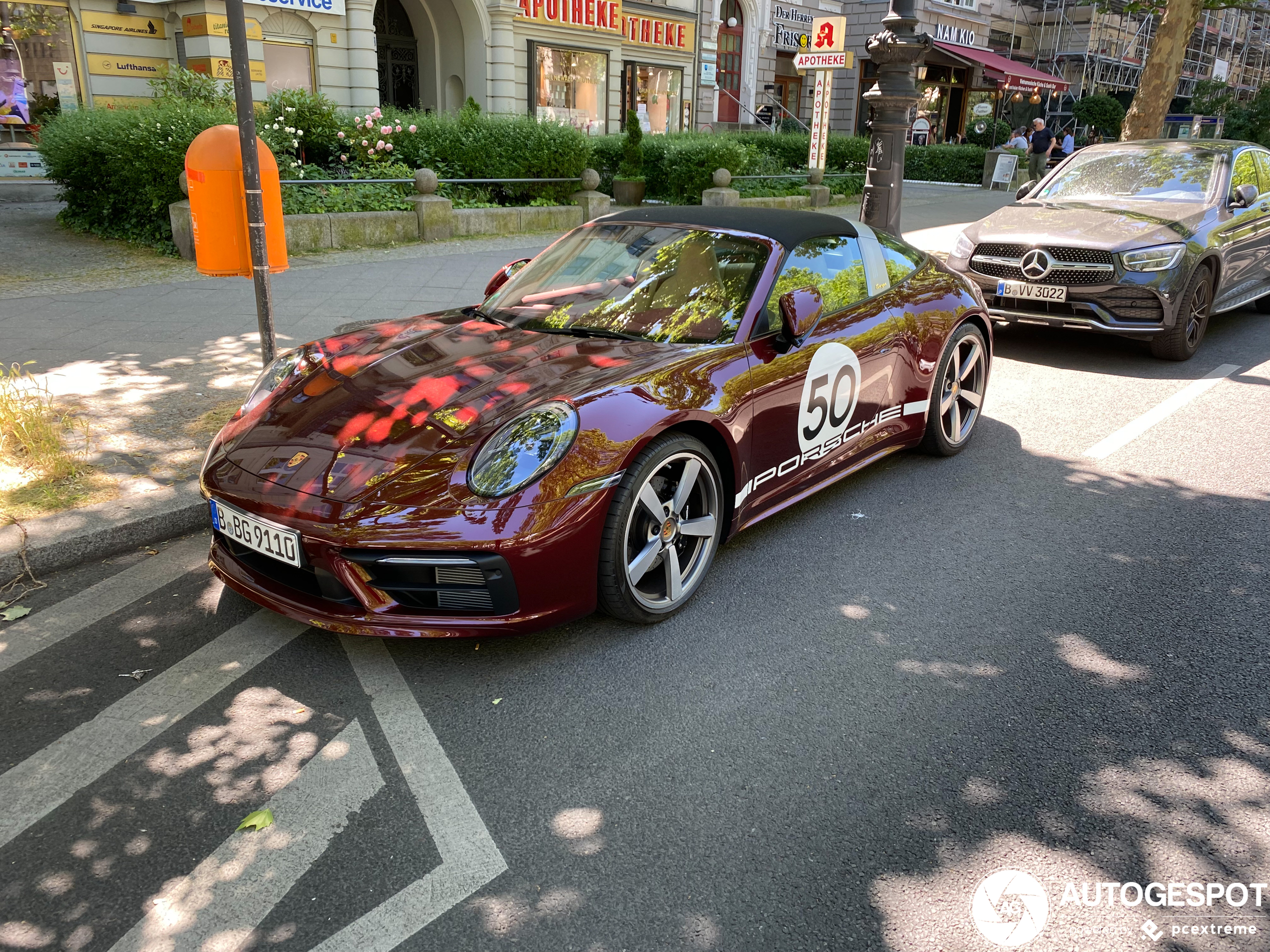 Porsche 992 Targa 4S Heritage Design Edition