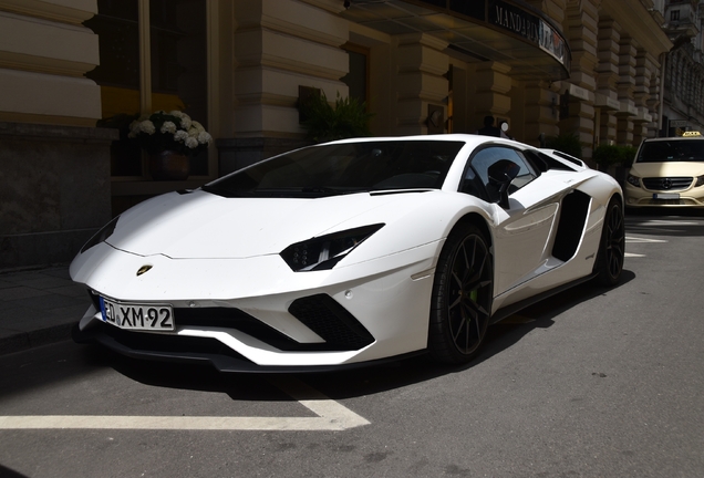 Lamborghini Aventador S LP740-4