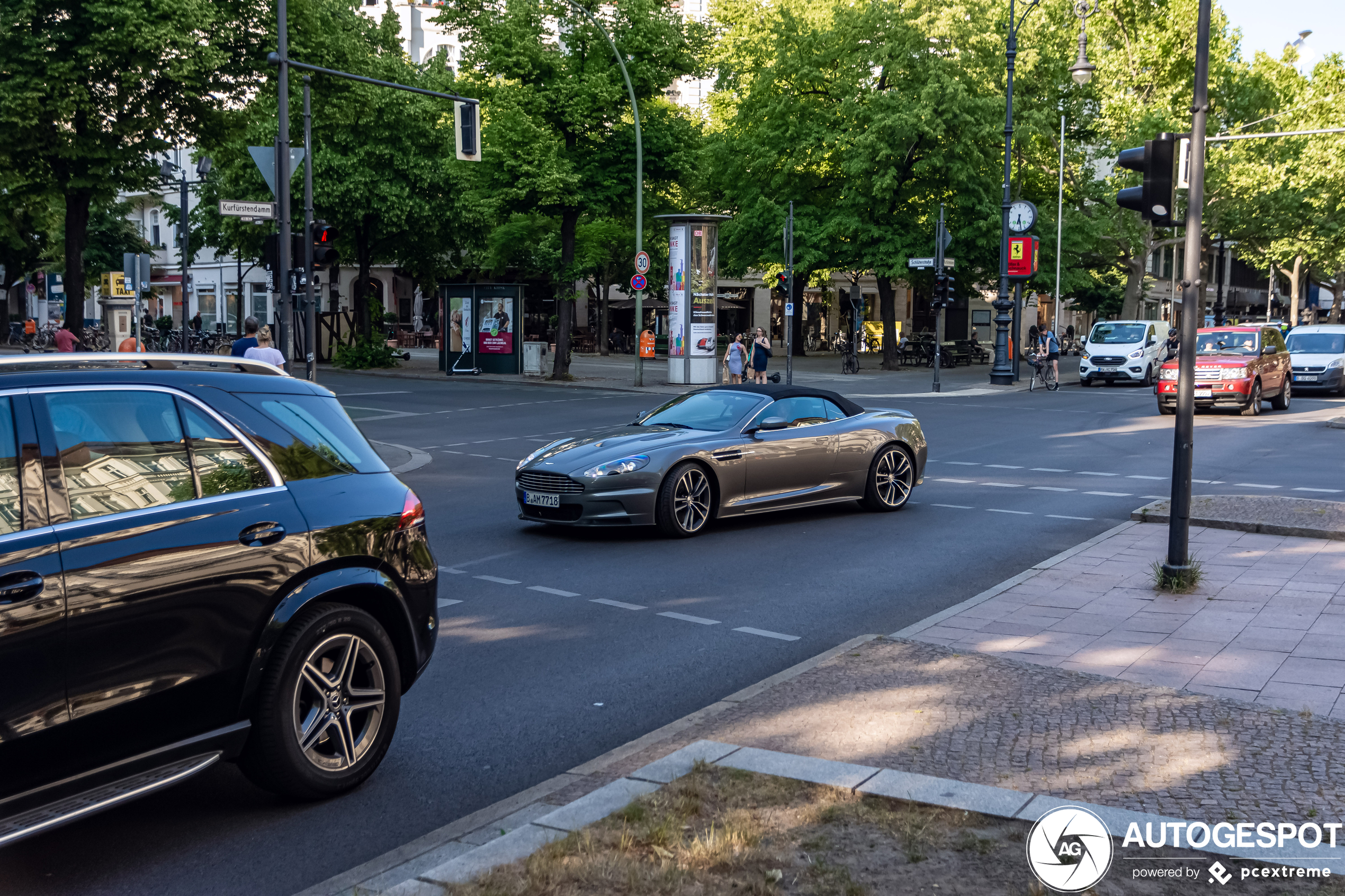 Aston Martin DBS Volante