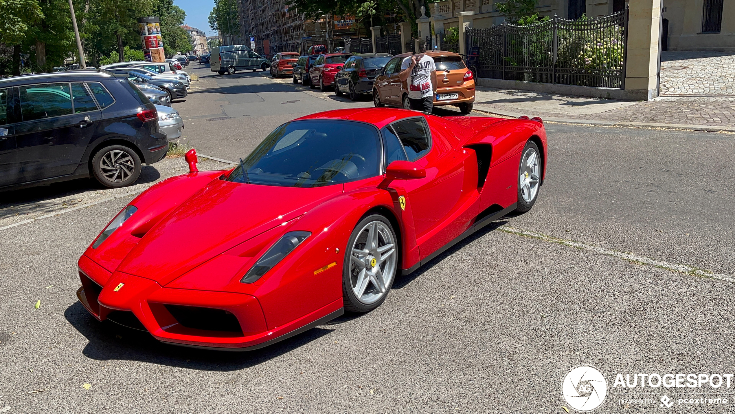 Met deze Ferrari Enzo Ferrari duiken we het weekend in