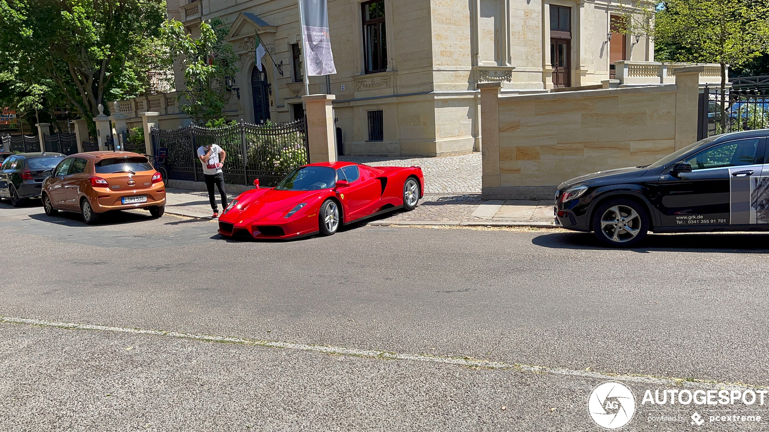 Met deze Ferrari Enzo Ferrari duiken we het weekend in