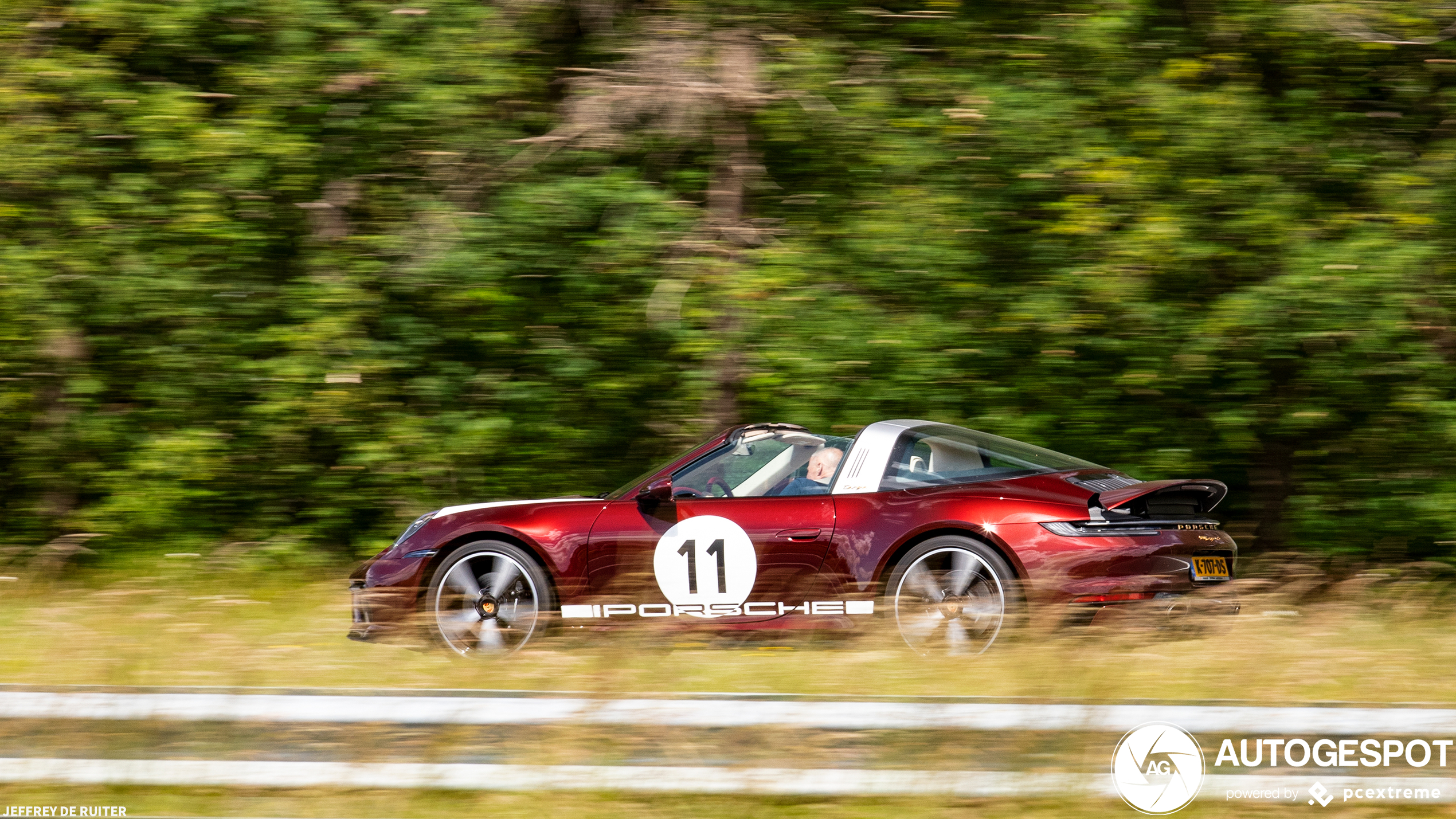 Porsche 992 Targa 4S Heritage Design Edition