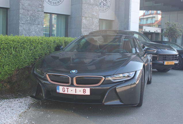 BMW i8 Roadster Ultimate Sophisto Edition