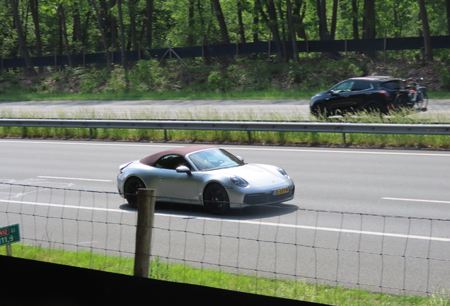 Porsche 992 Carrera 4S Cabriolet