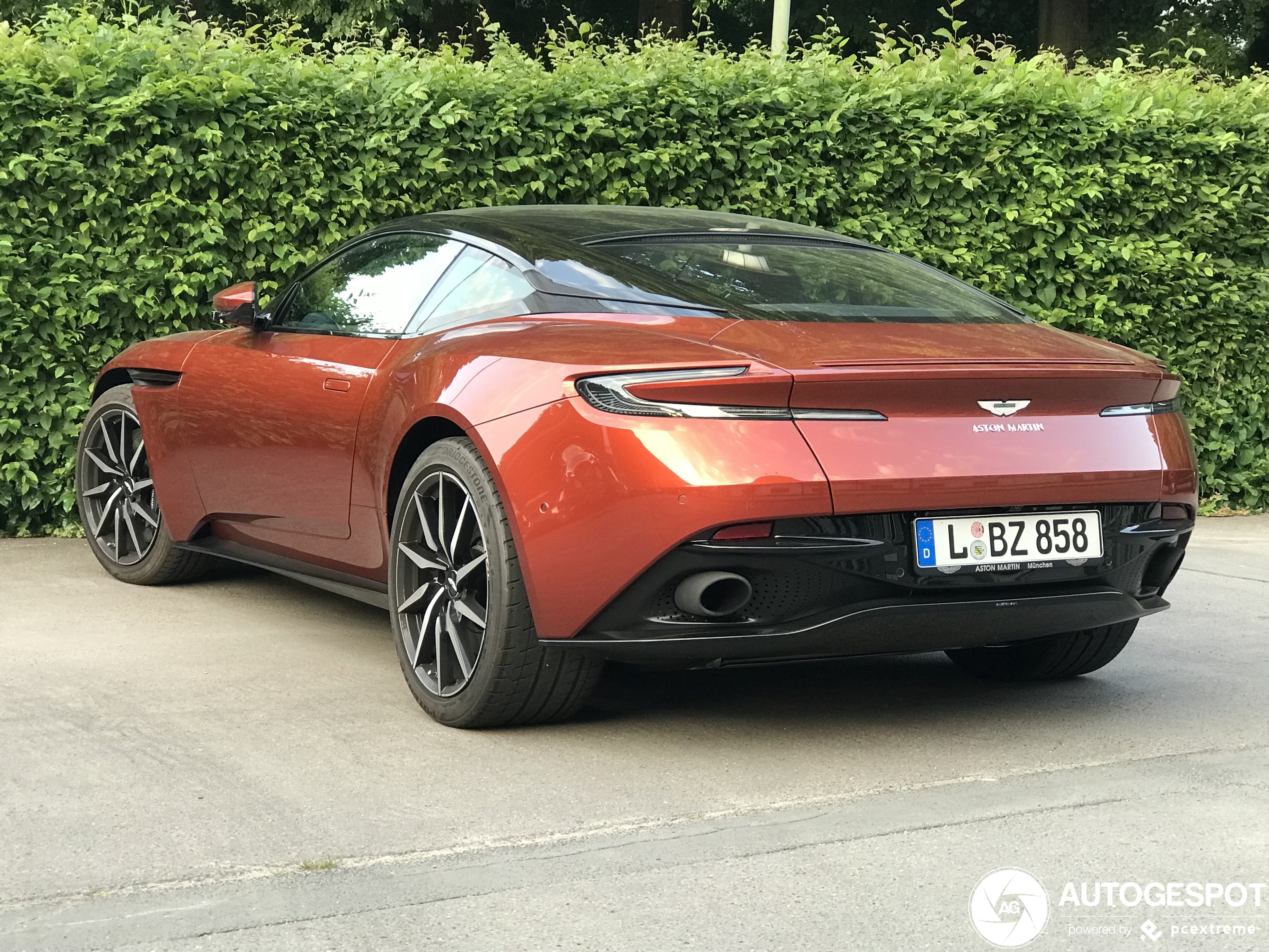 Aston Martin DB11