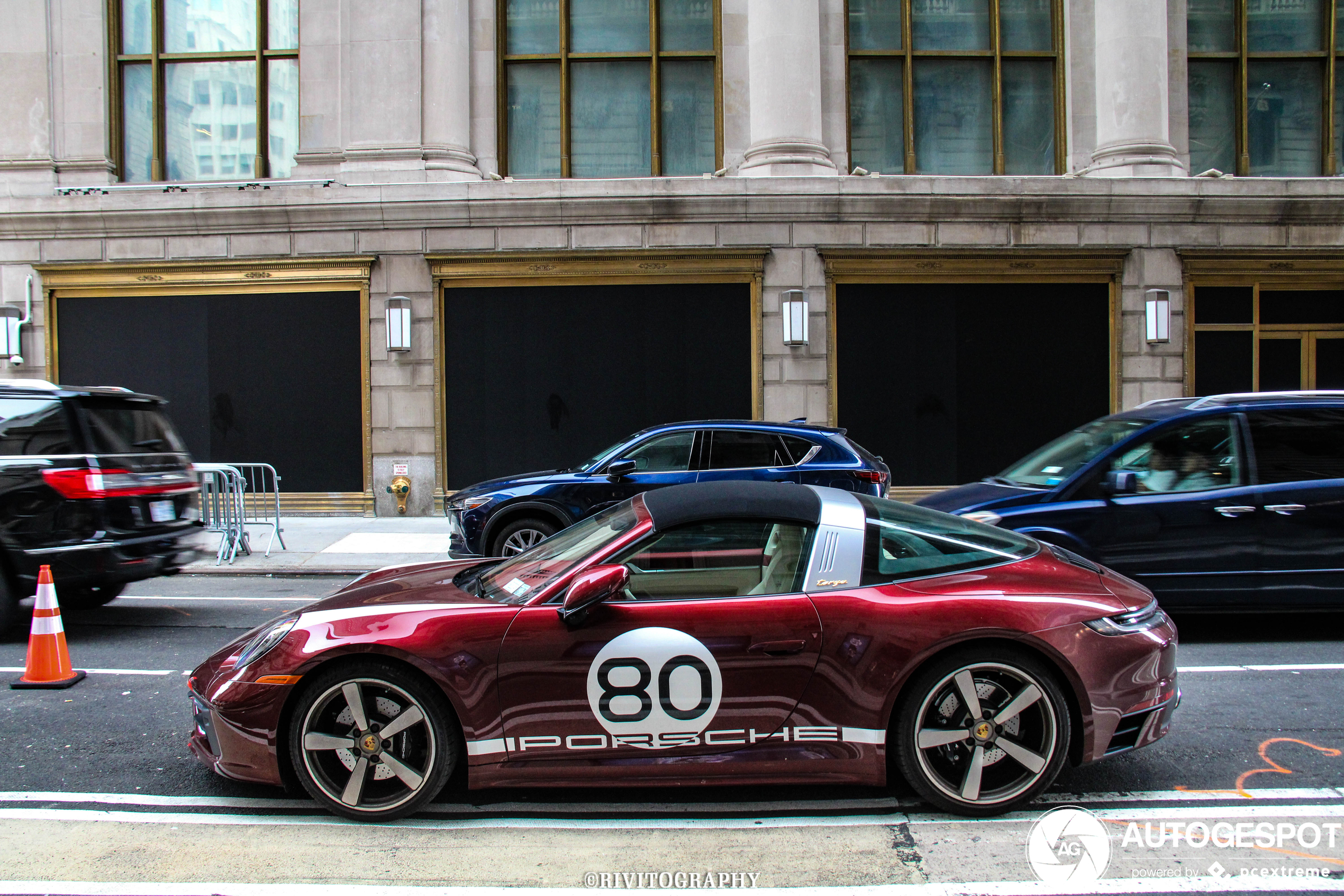 Porsche 992 Targa 4S Heritage Design Edition