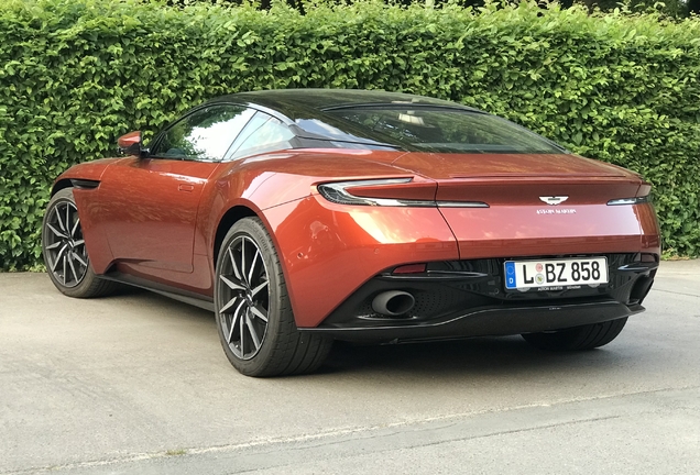 Aston Martin DB11