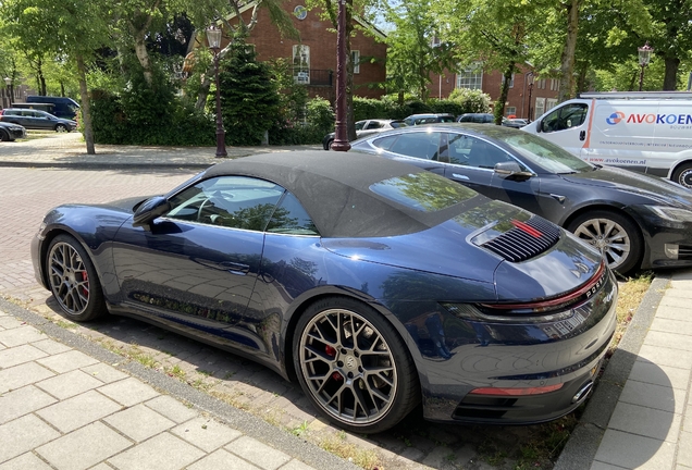 Porsche 992 Carrera 4S Cabriolet