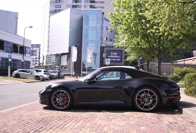 Porsche 992 Carrera 4S Cabriolet