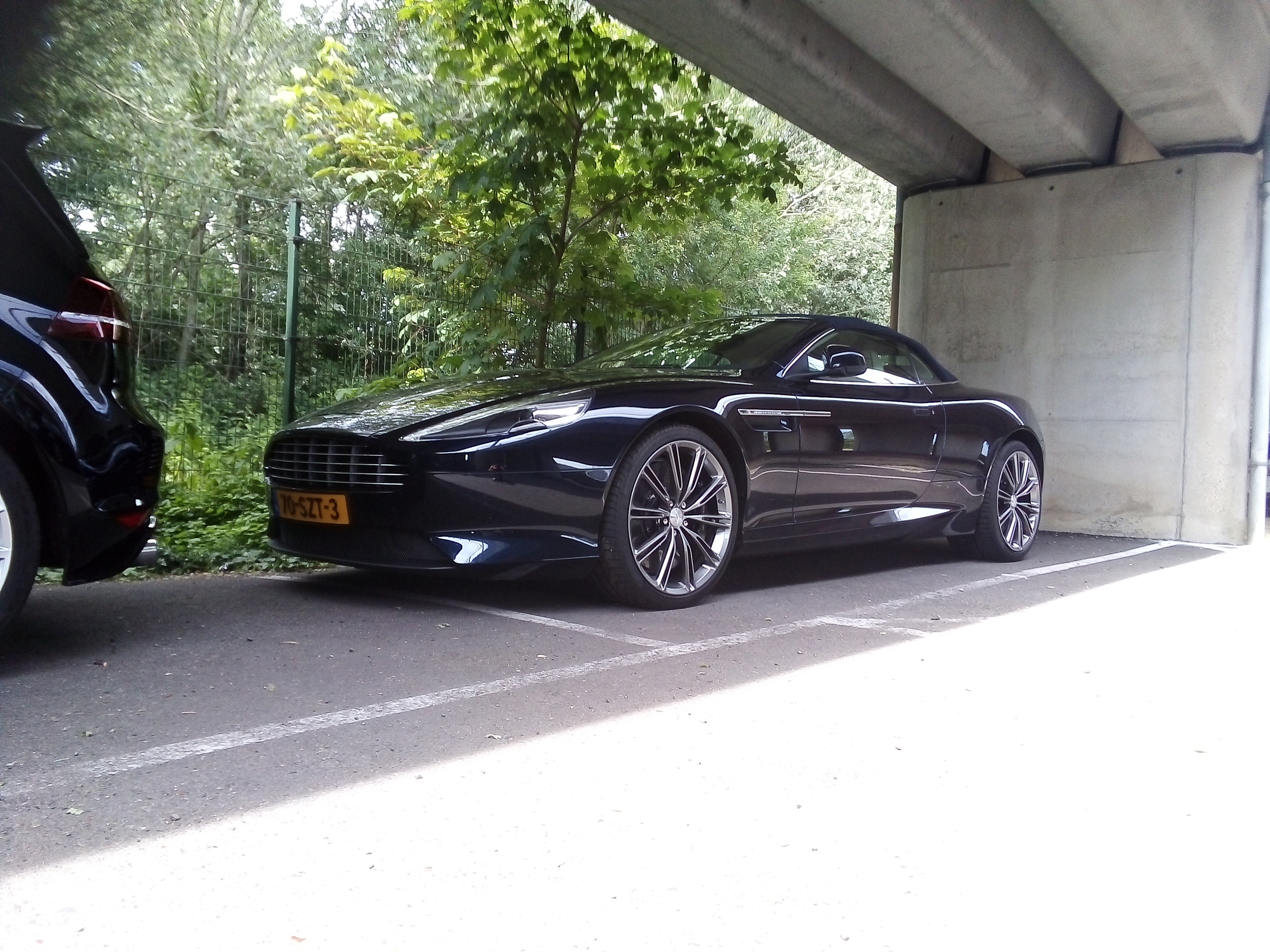 Aston Martin Virage Volante 2011