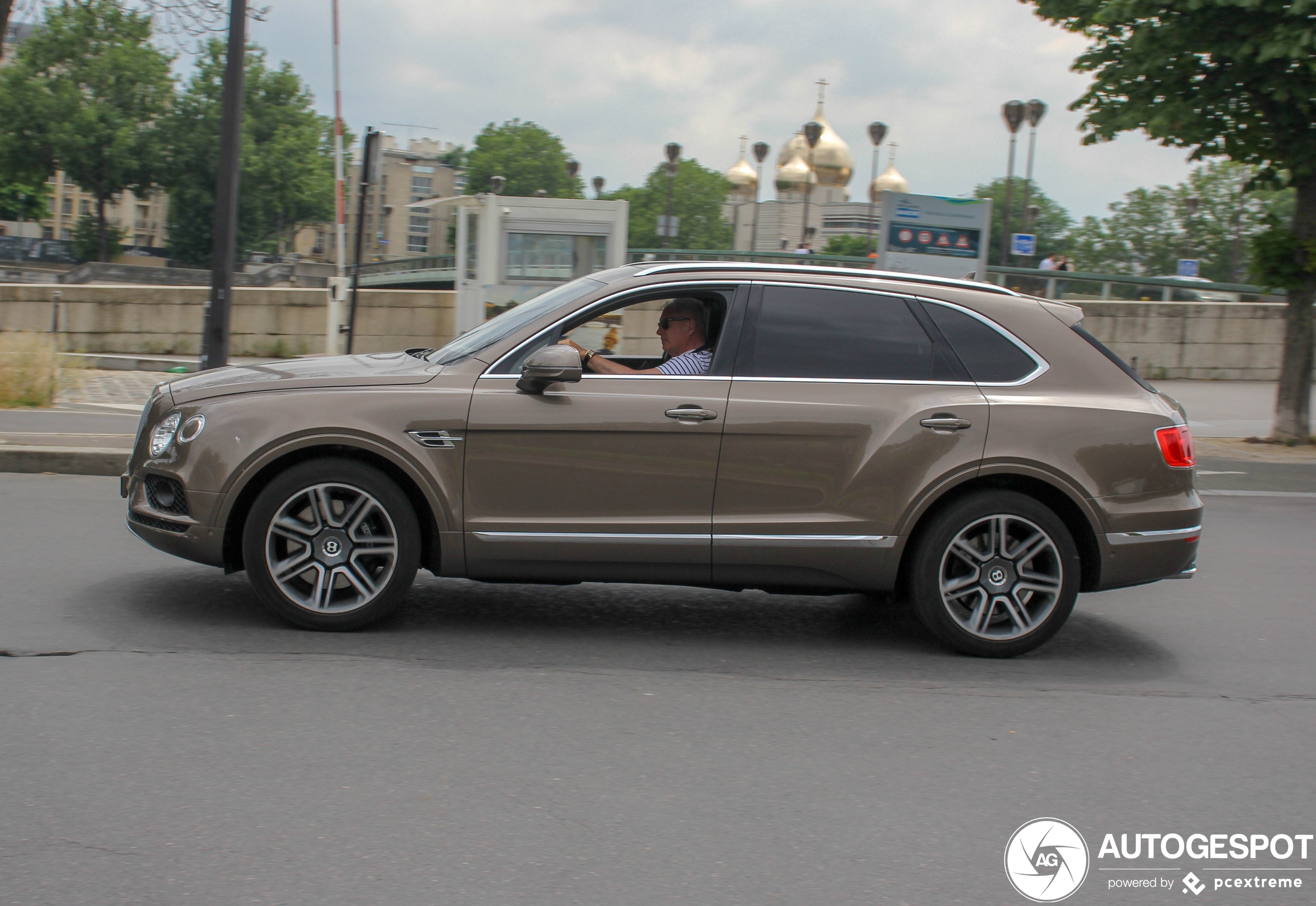 Bentley Bentayga V8