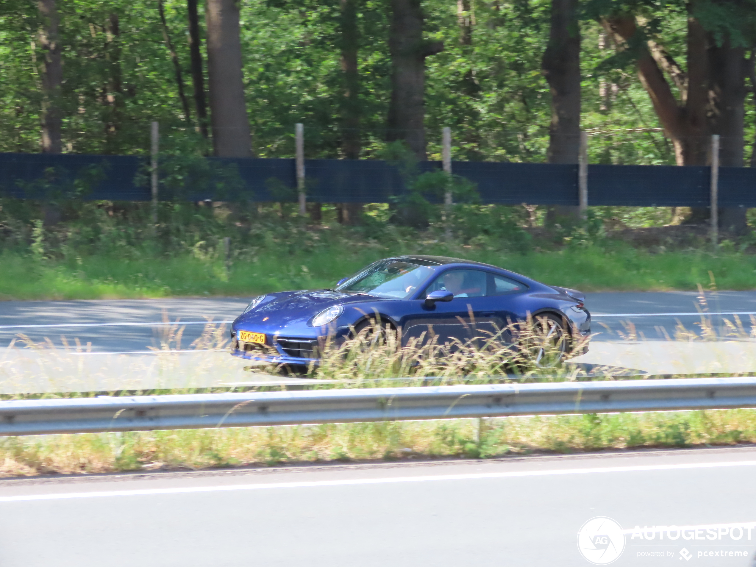 Porsche 992 Carrera 4S