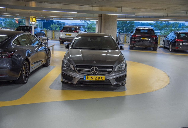 Mercedes-Benz CLA 45 AMG Shooting Brake