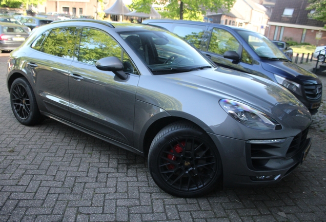 Porsche 95B Macan GTS