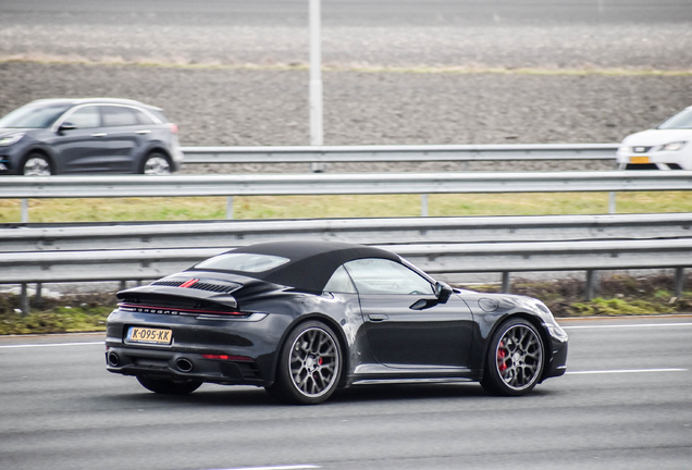 Porsche 992 Carrera 4S Cabriolet