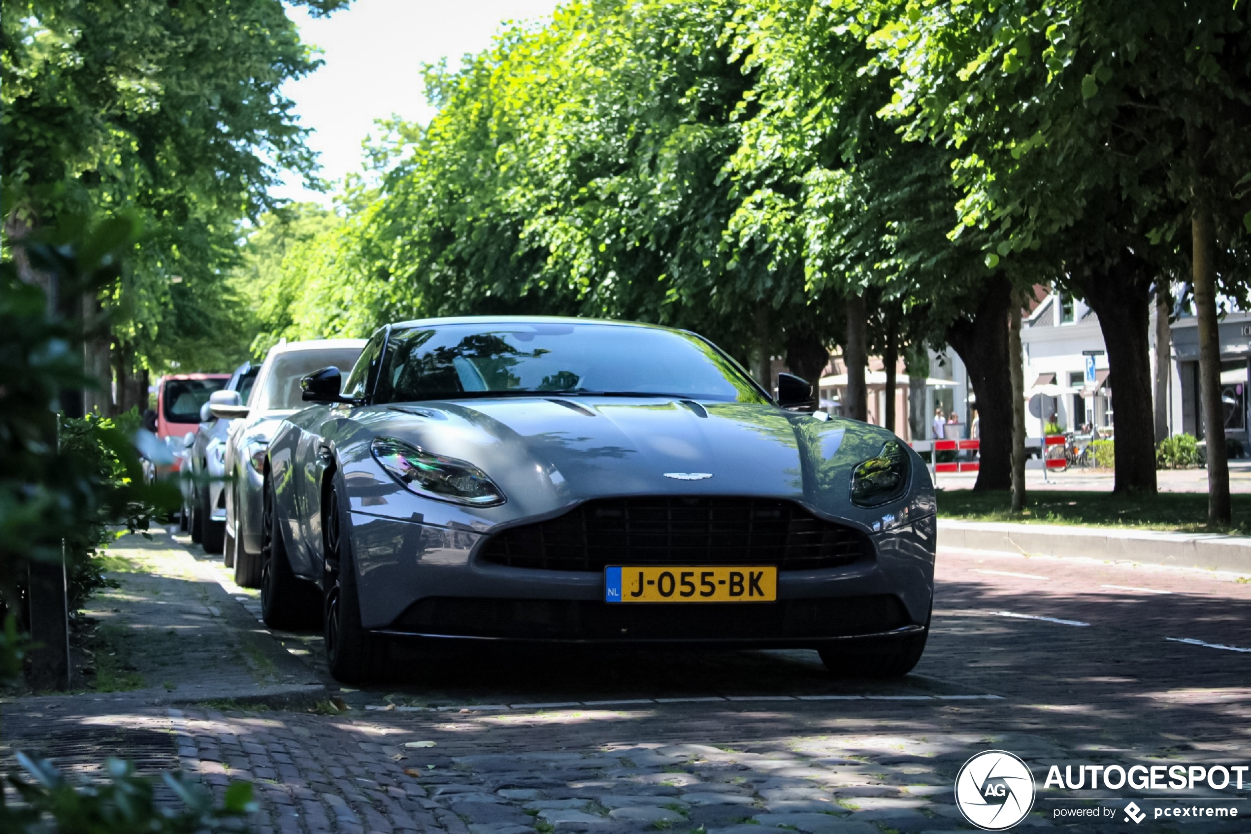 Aston Martin DB11 AMR