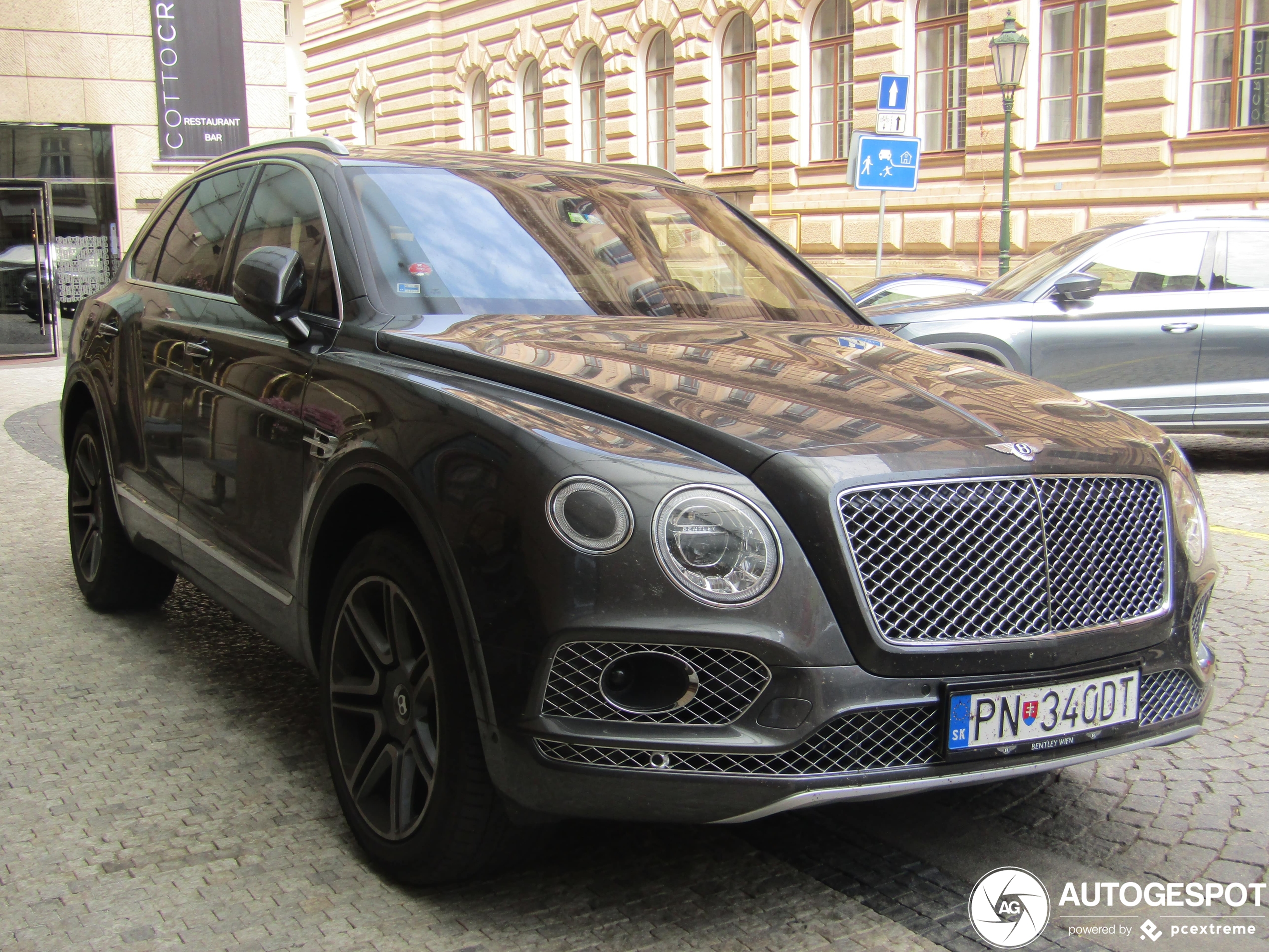 Bentley Bentayga V8