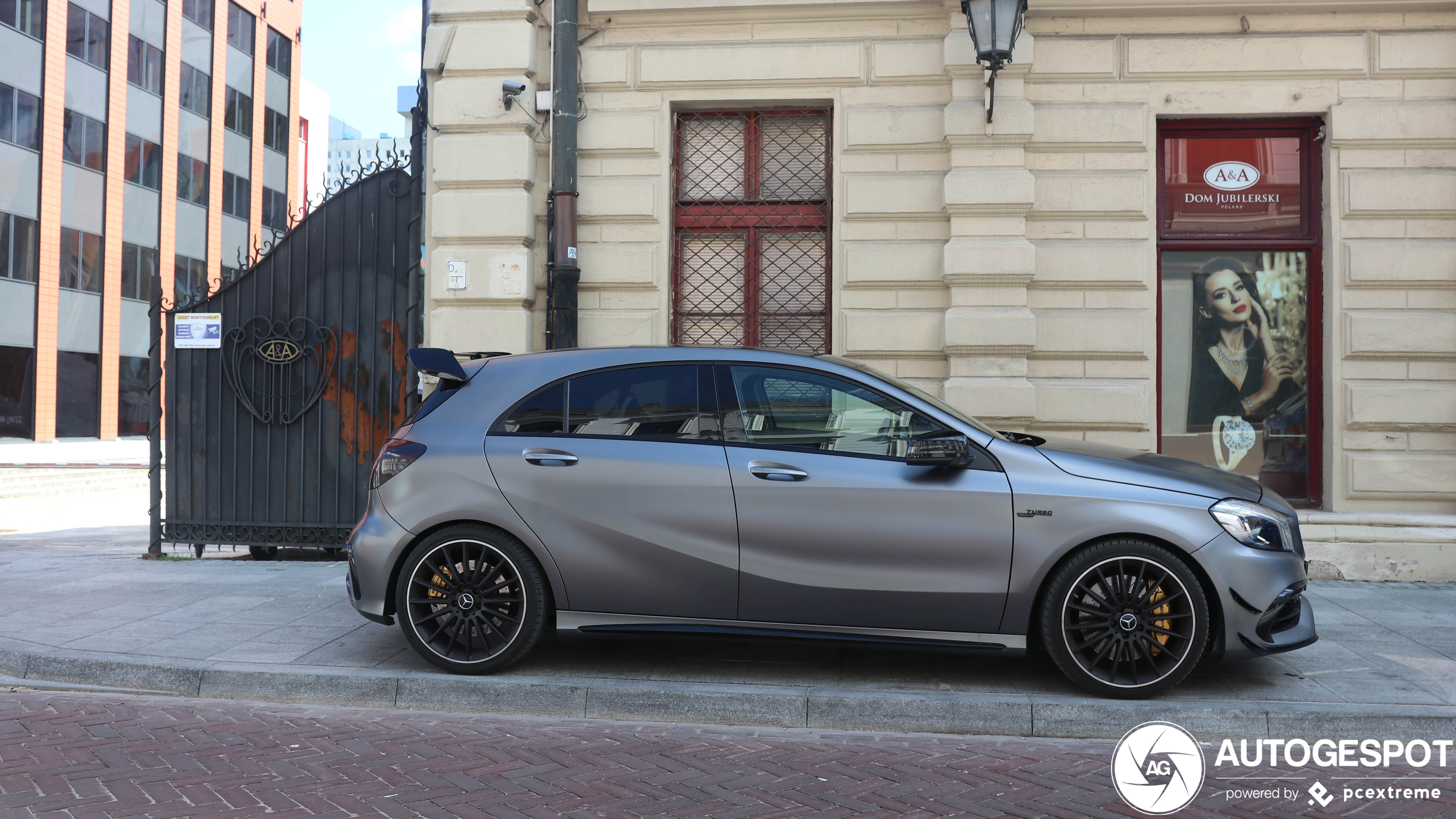 Mercedes-AMG A 45 W176 2015