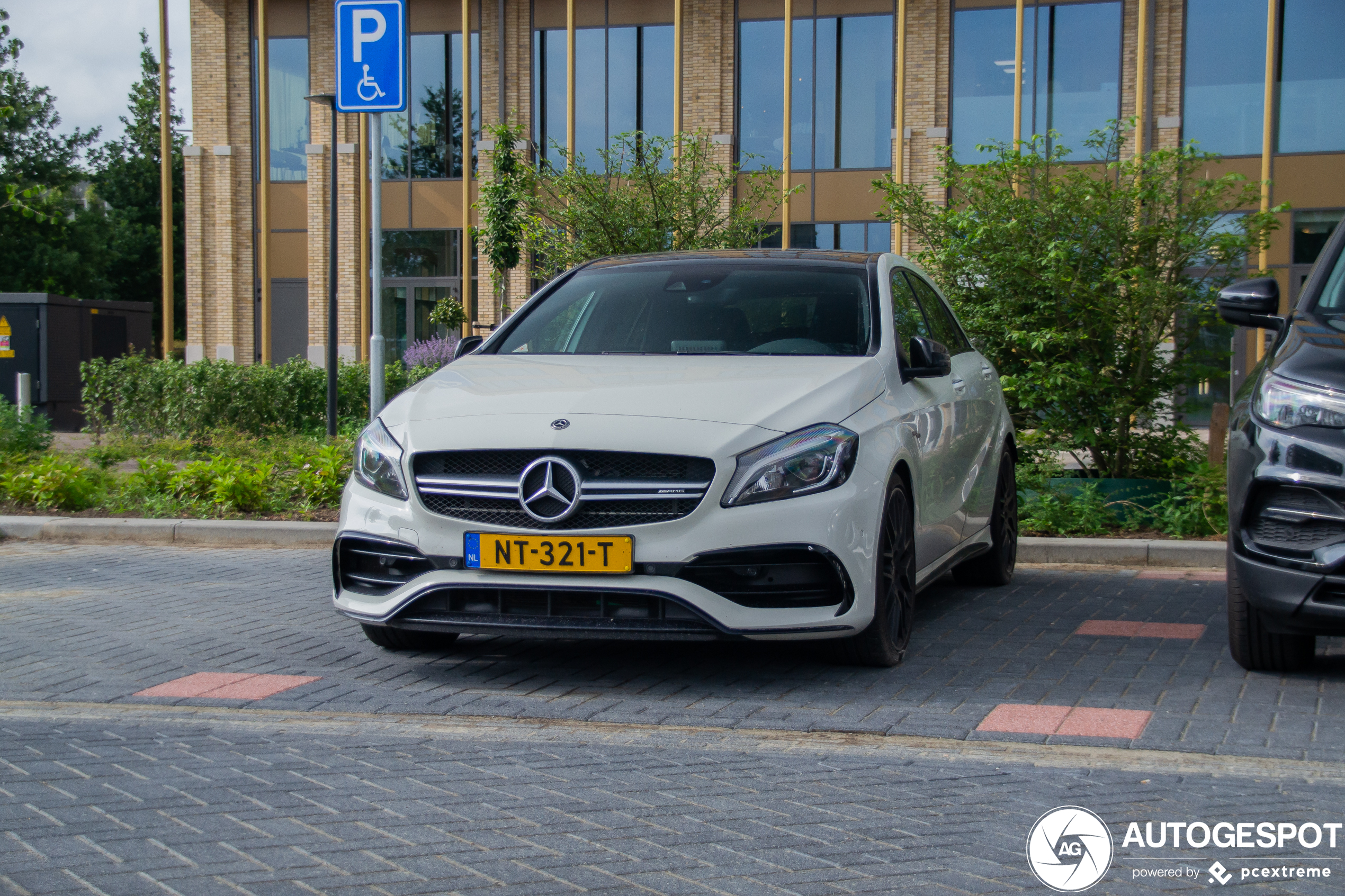 Mercedes-AMG A 45 W176 2015