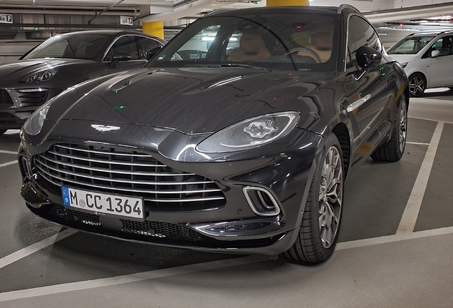 Aston Martin DBX