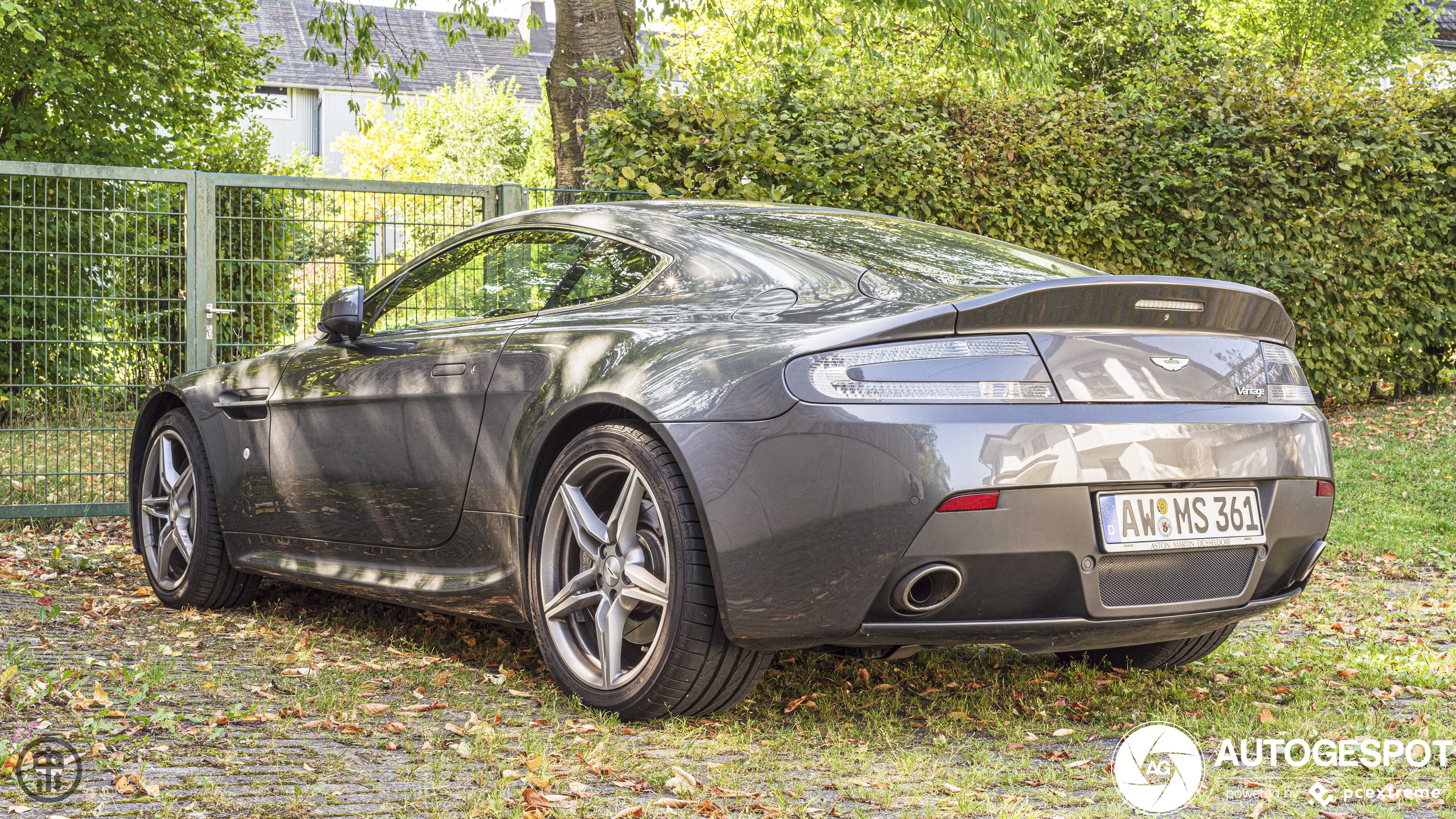 Aston Martin V8 Vantage 2012