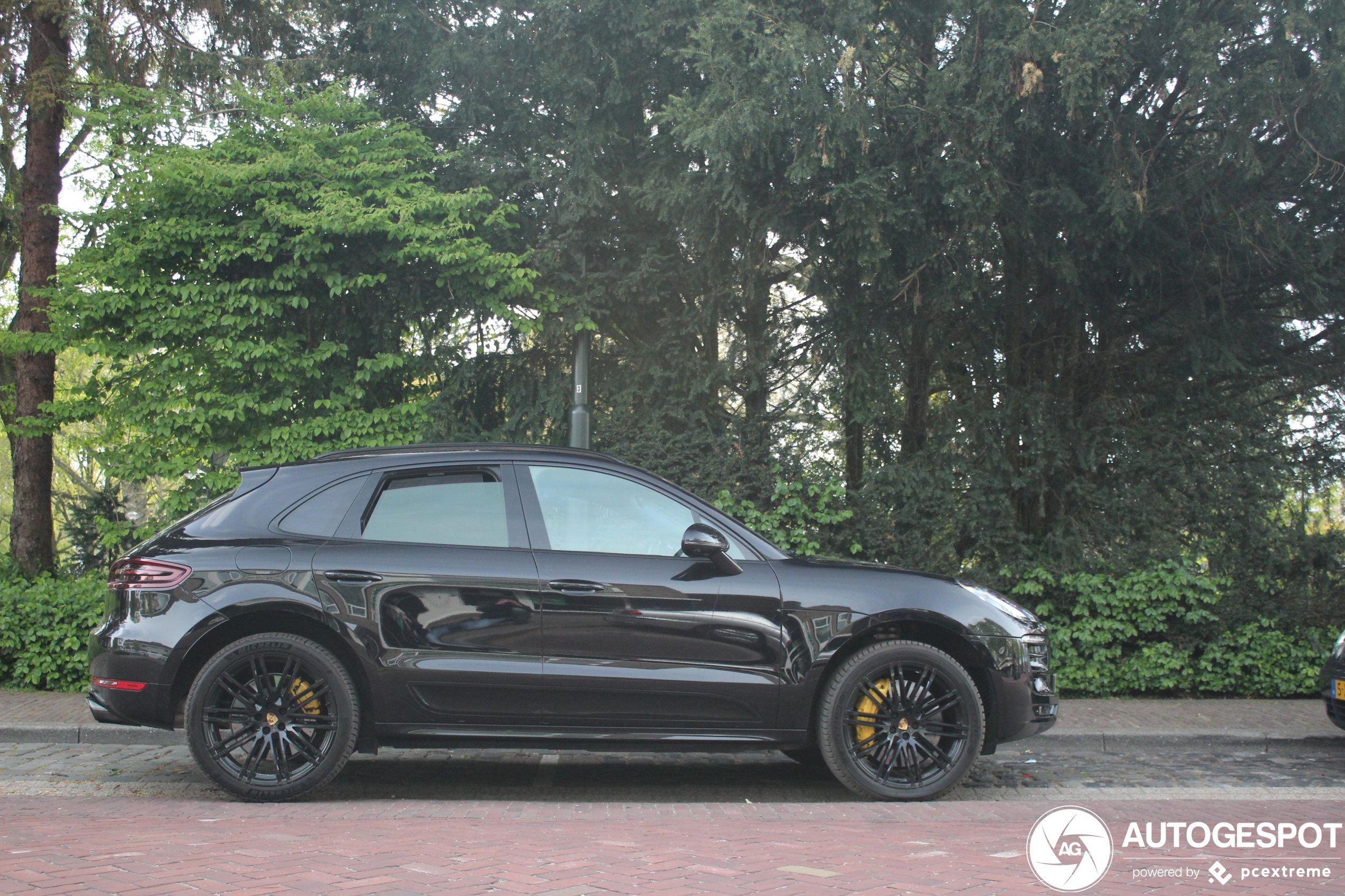 Porsche 95B Macan Turbo