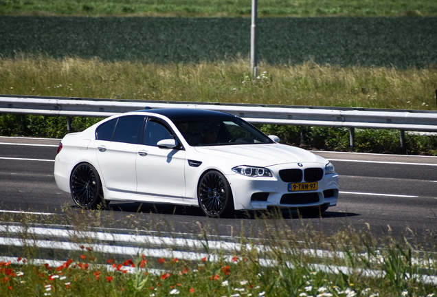 BMW M5 F10 2011