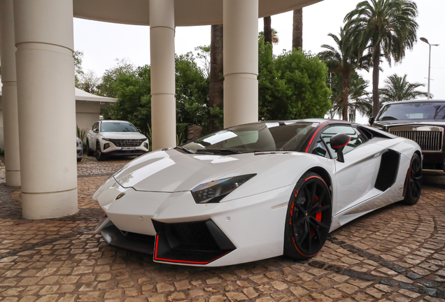 Lamborghini Aventador LP700-4 Roadster Pirelli Edition