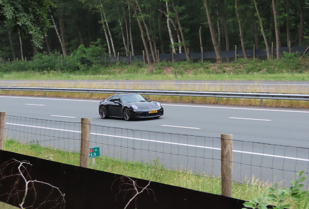 Porsche 992 Carrera 4S