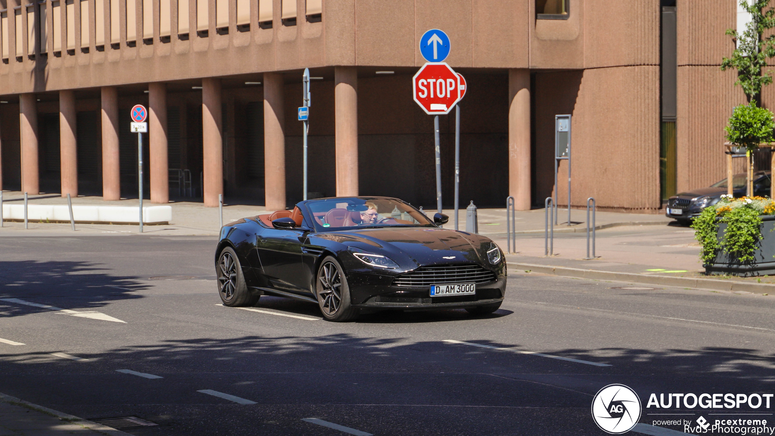 Aston Martin DB11 V8 Volante