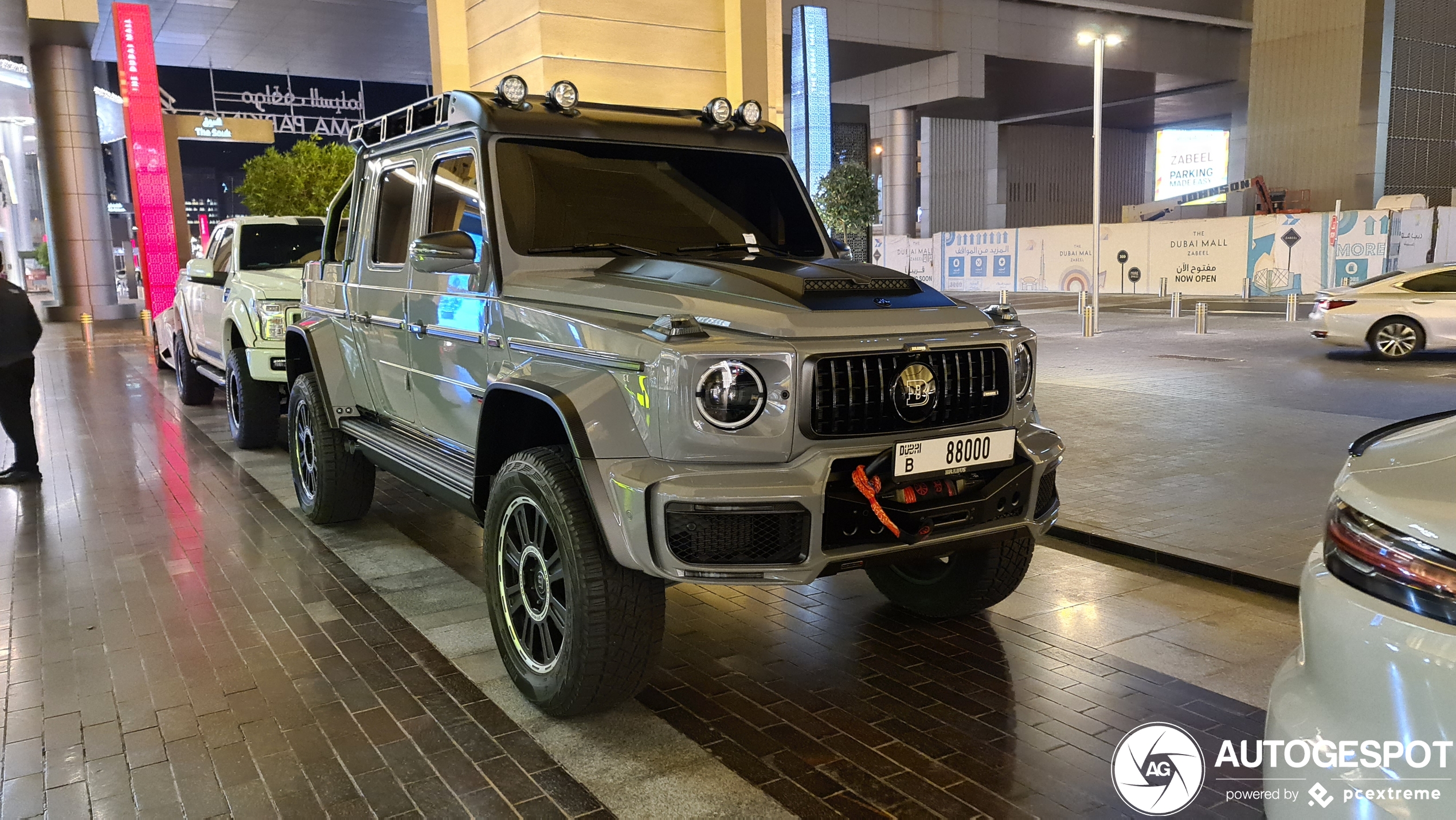Duinen rammen in Dubai met de Mercedes-AMG Brabus 800 XLP Adventure