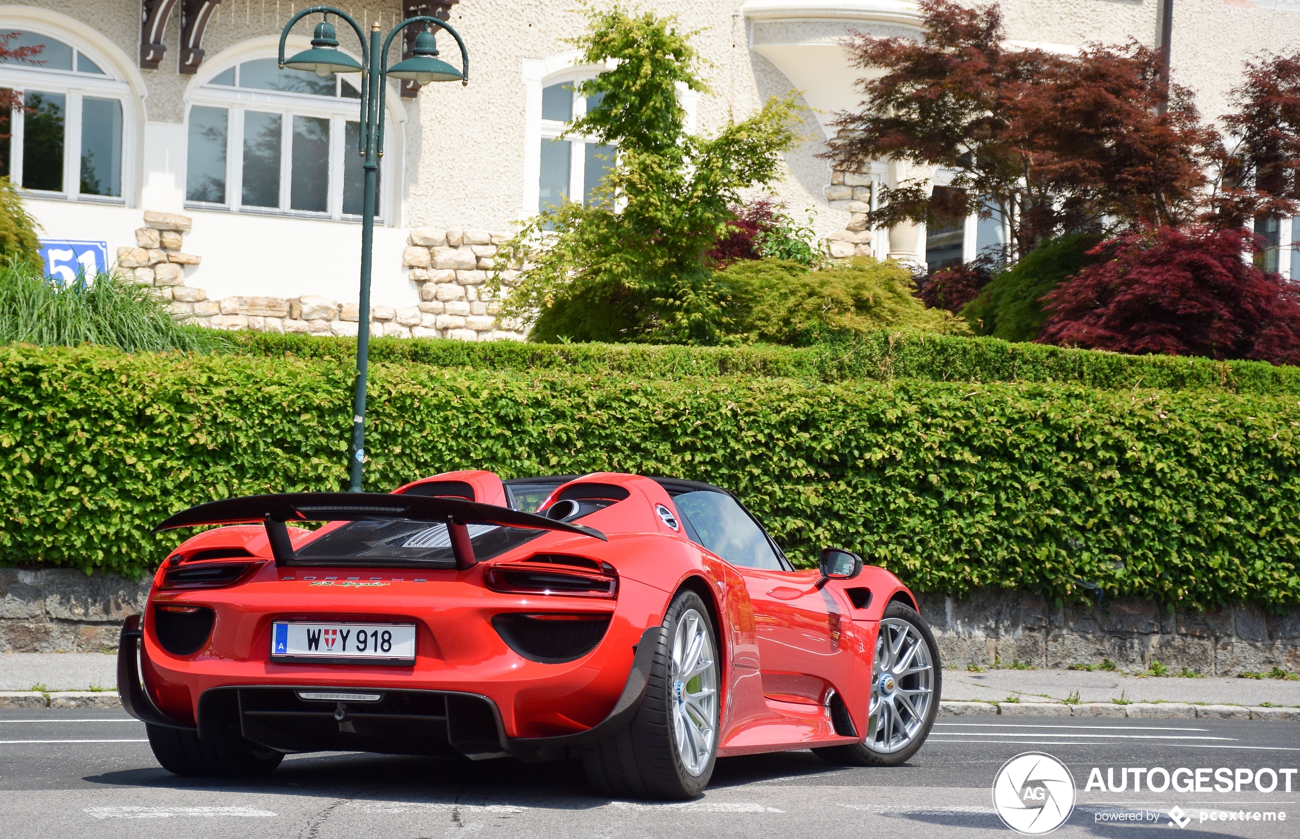 Porsche 918 Spyder Weissach Package