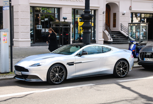 Aston Martin Vanquish 2013