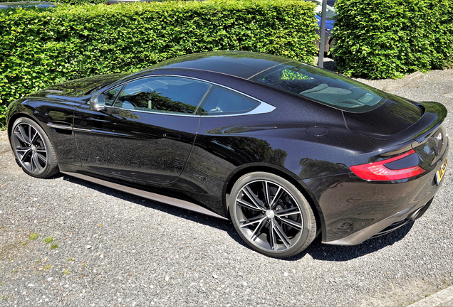 Aston Martin Vanquish 2013