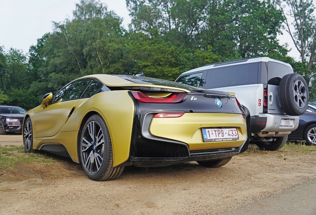 BMW i8 Protonic Frozen Yellow Edition