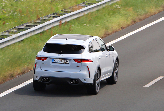 Jaguar F-PACE SVR