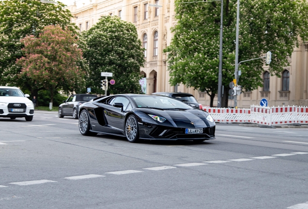 Lamborghini Aventador S LP740-4