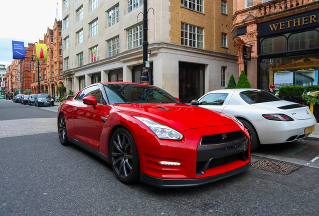 Nissan GT-R 2014